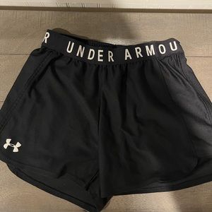 Black Under Armour shorts size small, great condition, worn once
